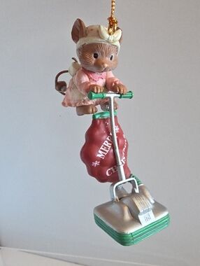 Vintage 1992 Lustre Fame Christmas Traditions Mouse on Vaccum Ornament W/Box